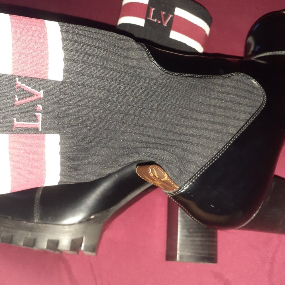 LOUIS VUITTON BLACK ANKLE BOOT...40/10